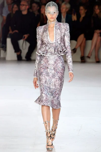 Look 12